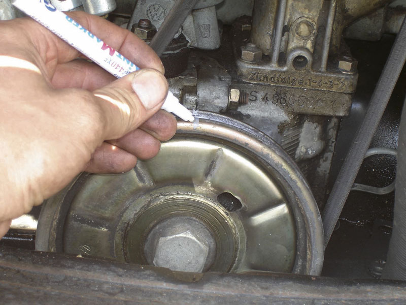 Setting ignition timing with a strobe VW Camper and Bus