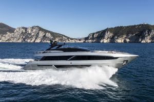 Riva 100 Corsaro