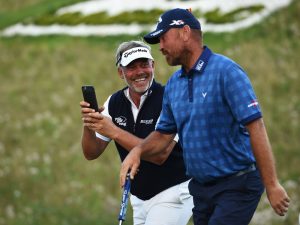 Should Your Golf Club Use Social Media?