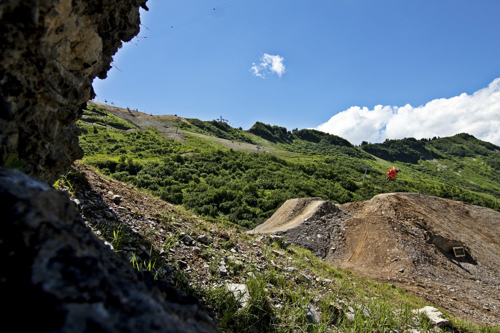 MountainStyle3 Semenuk gets sideways on the MountainStyle hip