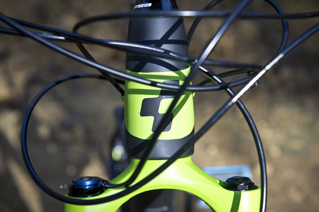 Tangled web of cables clutter up the front of the Stereo