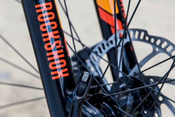 Rockshox XC32 fork has great small-bump sensitivity (Fowler)