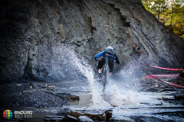 Joe Barnes crashing through a river crossing (Wragg)