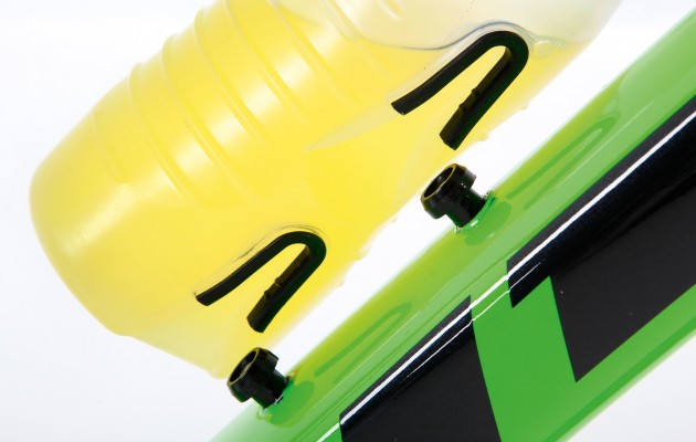 Fabric water bottle studs and grooves