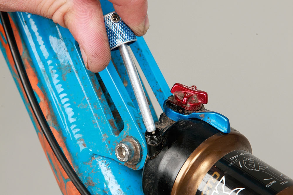 How to fit Fox Float rear shock volume spacers MBR