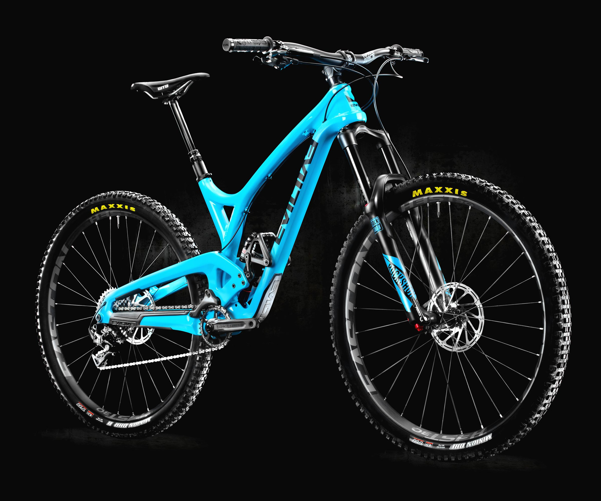 the-wreckoning-x1-blue-three-quarter-front