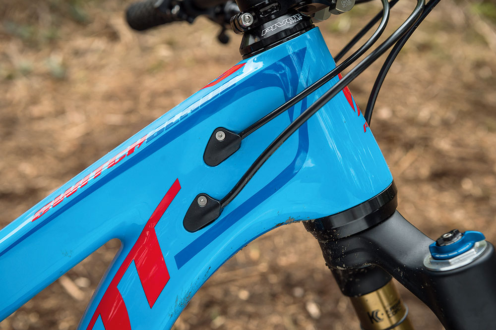 Frame is Di2-ready thanks to Pivot Cable Ports