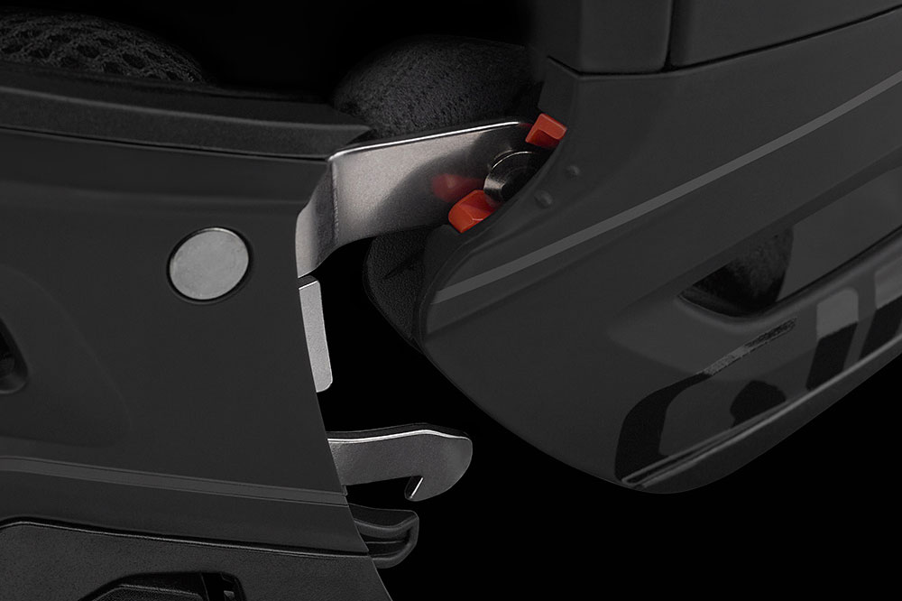 xGiro_H_SwitchbladeMIPS_MatteBlackGlossBlack_MechanismDetail