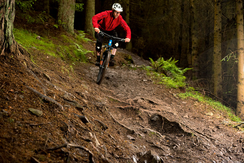 Here Andy scrubs off most of his speed on the way in, meaning that he can roll over the roots without having to compromise his traction through braking.
