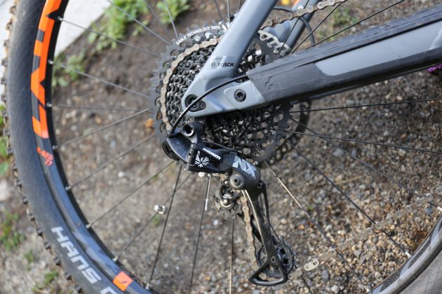 cube stereo hybrid dual battery