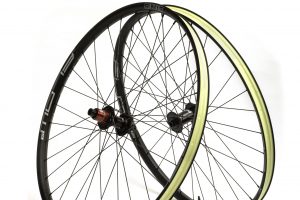 Stan's No Tubes Flow EX3 wheels