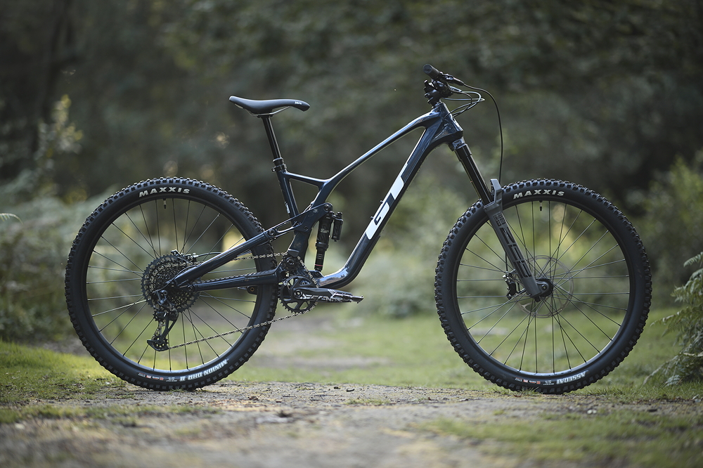 GT Force Carbon Pro LE side-view