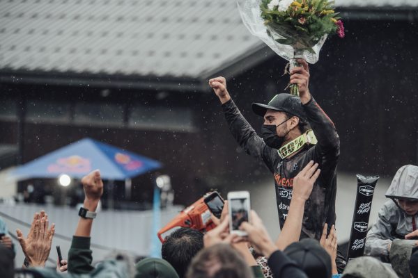 Thibaut Dapr�la celebrates at UCI DH World Cup in Les Gets