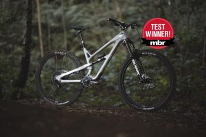 YT Jeffsy Unchanged 6 with RockShox Flight Attendant