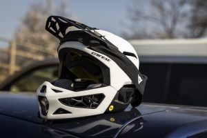 Photo of Dainese Linea 01 full-face mountain bike helmet