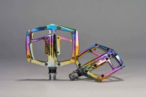 Specialized Supercaz ePedal in oilslick colours