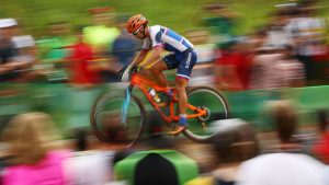 during the Men's Cross-Country on Day 16 of the Rio 2016 Olympic Games at Mountain Bike Centre on August 21, 2016 in Rio de Janeiro, Brazil.