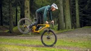 Andy Barlow from Dirt School mountain bike coaching demonstrates an endo