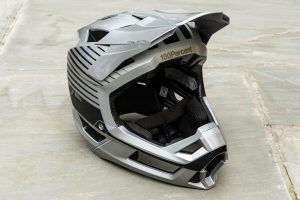 100% Trajecta Fidlock 2022 front right view
