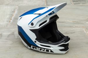 Giro Insurgent right front view