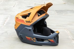 Leatt MTB 4.0 Enduro helmet V23 right front view