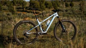 James Bracey tests the Pivot Mach 4 SL Team XX SL