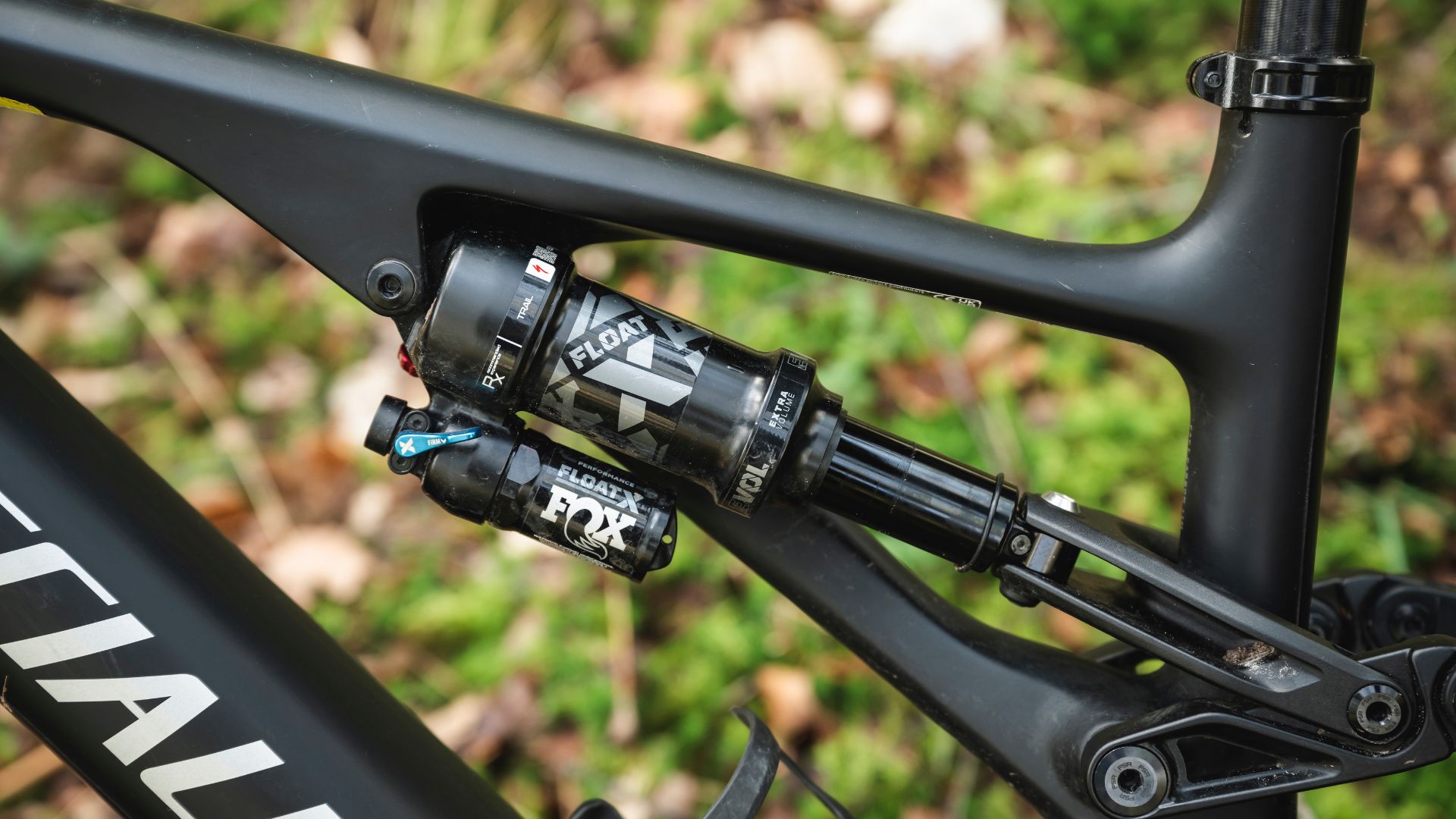 Shock detail on the Specialized Turbo Levo Comp 2023 electric mountain bike