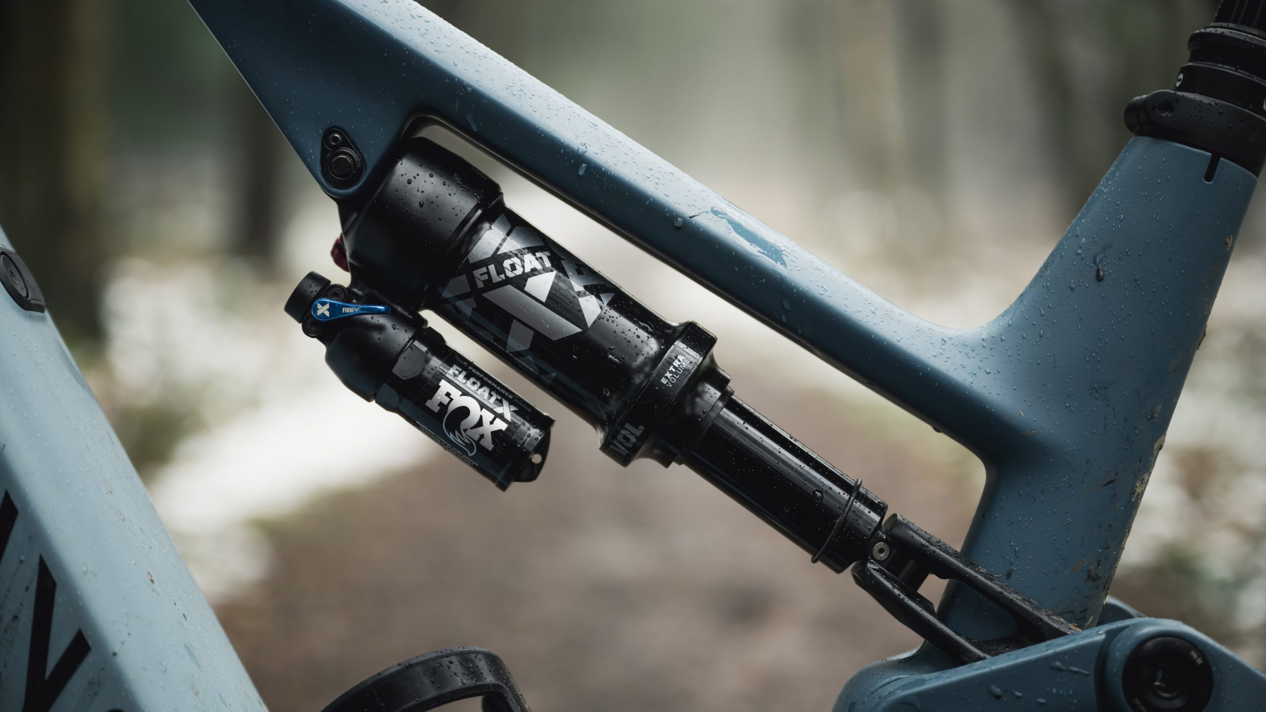 Shock on the Canyon Spectral:ON CF 9 electric mountain bike