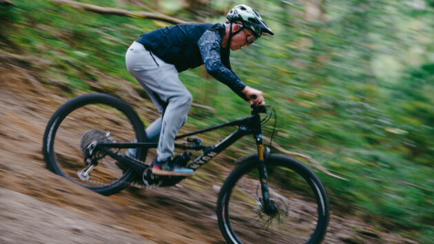 Riding fast downhill on the Canyon Spectral:ONfly e-bike