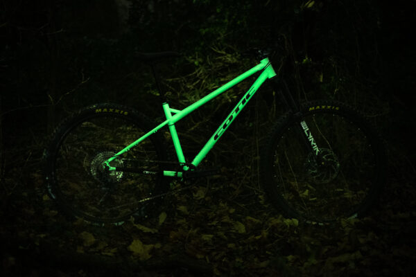 Cotic BFe glow in the dark