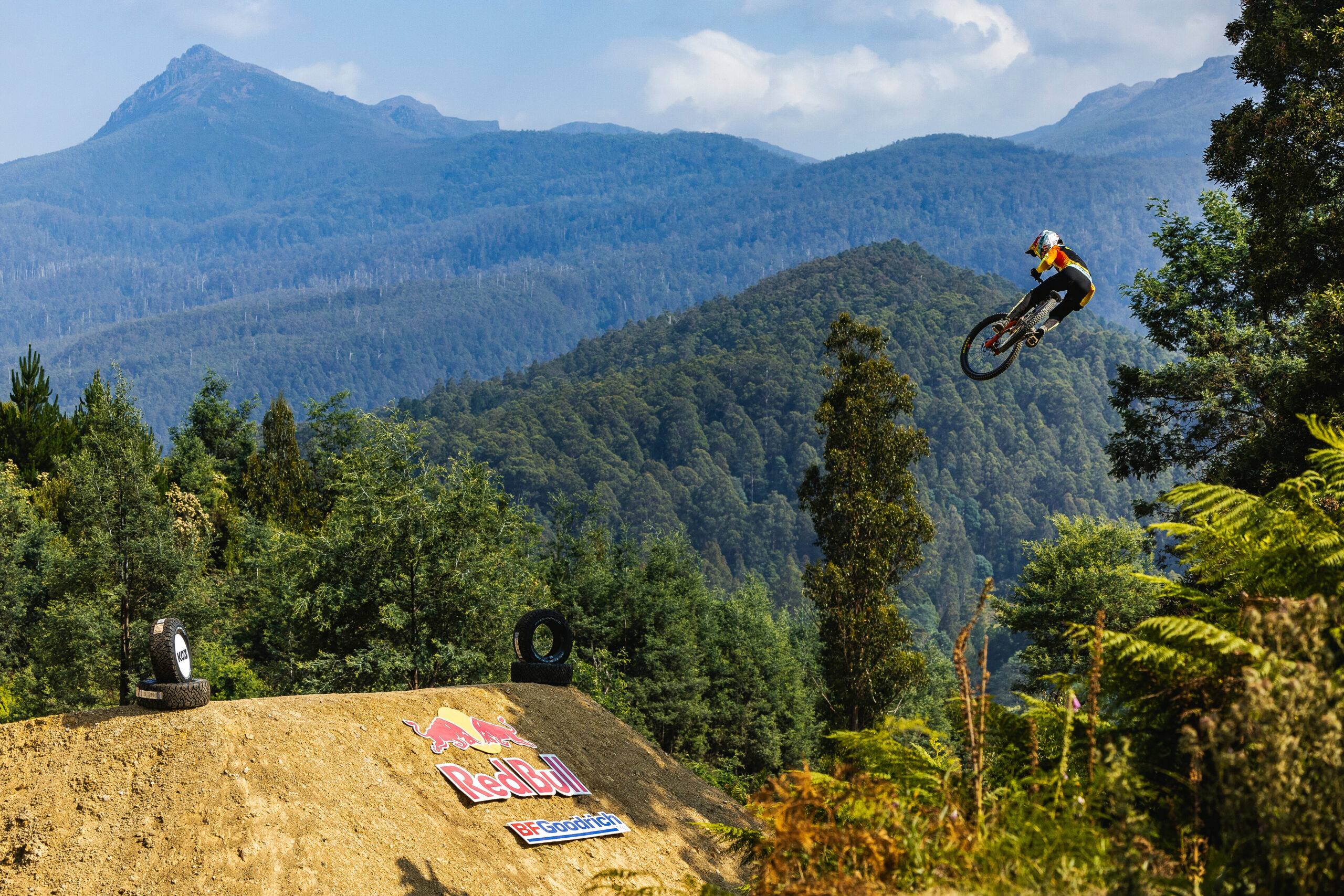 Five Things We Learned From Watching A Brutal Red Bull Hardline Five Things We Learned From Watching A Brutal Red Bull Hardline