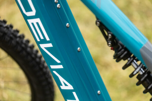 Deviate Kurgan e-bike