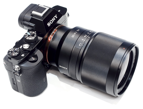 Sony Zeiss Distagon T* 35mm f/1.4 lens