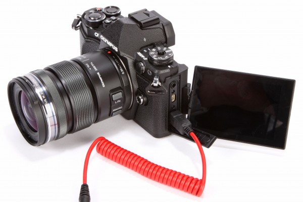 Olympus OM-D E-M5 Mark II remote screen clash