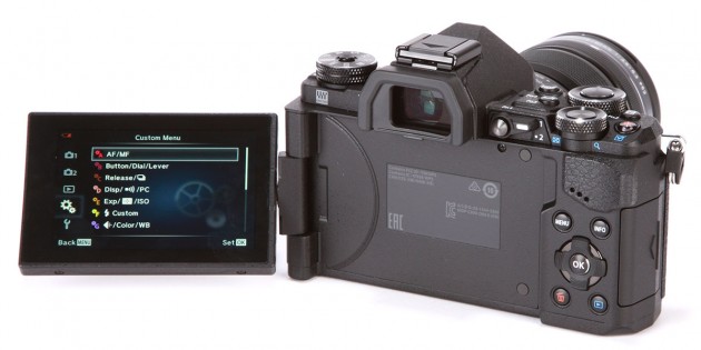 Olympus OM-D E-M5 Mark II tilt screen