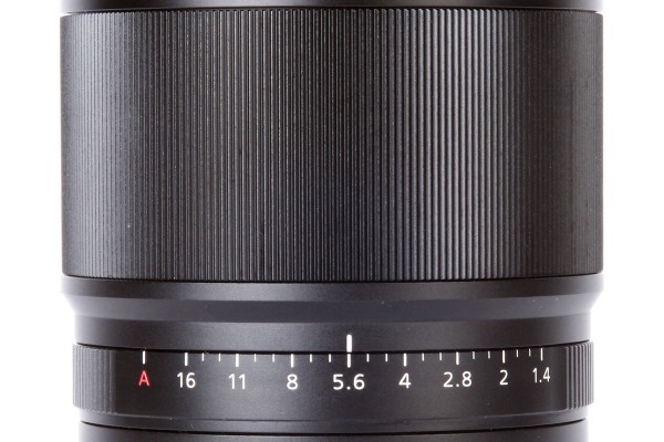 Sony Zeiss Distagon T* FE 35mm f/1.4 ZA controls