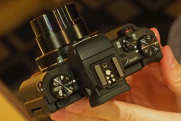 The G5 X has loads of external controls