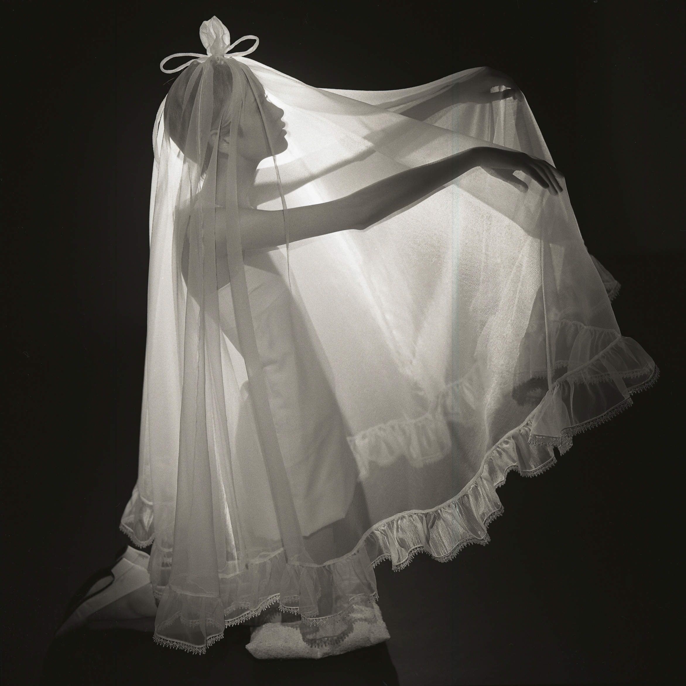 White Weddings (Twiggy), British Vogue, February 1967