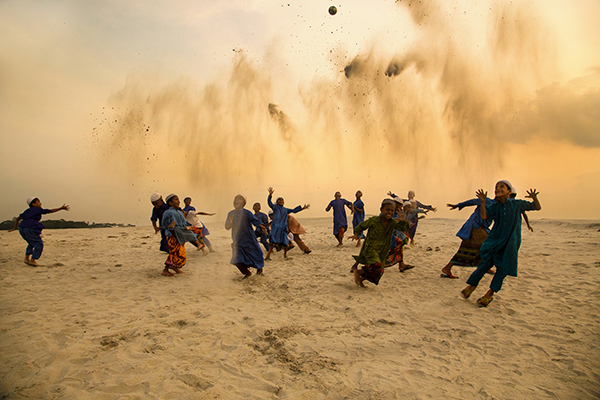 Image Name: Playing in Dusty Dusk Copyright: MD Tanveer Rohan, Winner, Bangladesh, National Award, 2016 Sony World Photography Awards