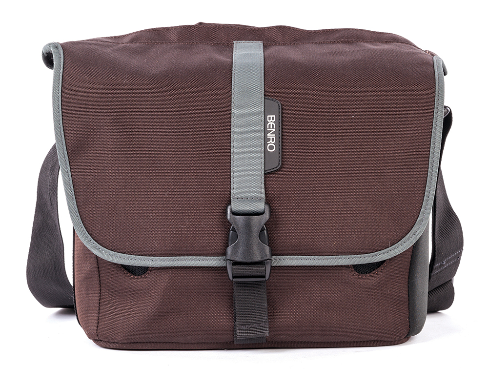Benro-Smart-20-shoulder-bag-closed