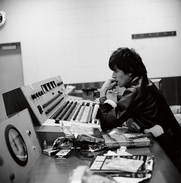 In the studio, by Gered Mankowitz © Bowstir Ltd/Gered Mankowitz