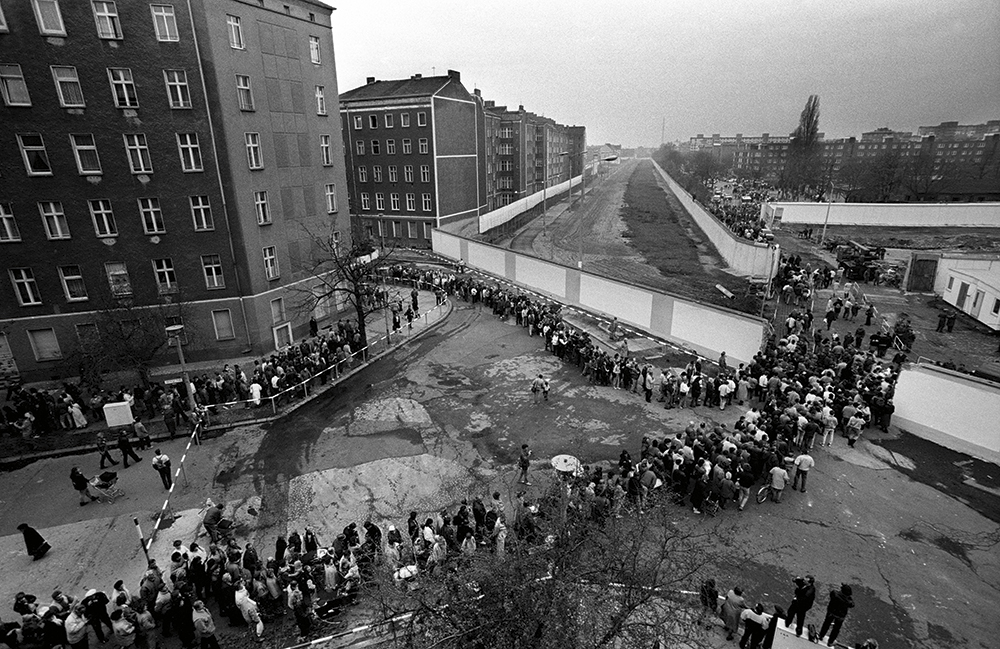 Berlin-Wall-opened-1989-Brian-Harris