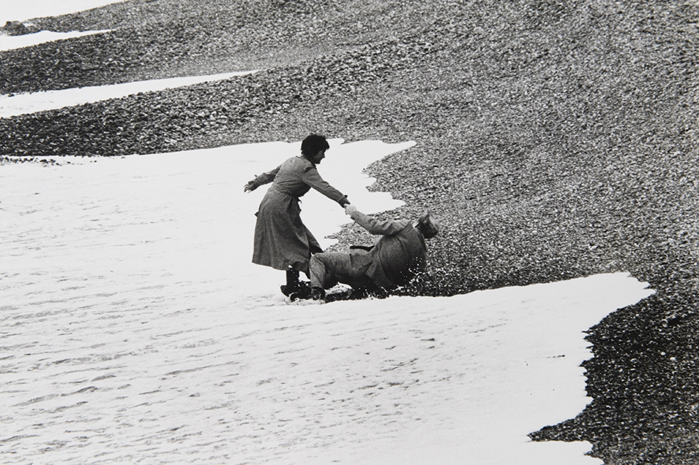 Kinnock-falls-into-the-sea-1983-Brian-Harris