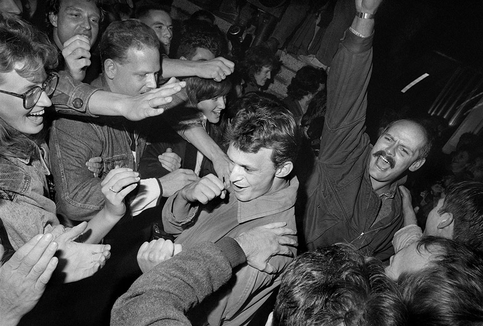 GERMANY. West Berlin. The Fall of the Berlin Wall. East Berliner's crossing into the West, in the immediate aftermath of the opening of the Berlin Wall at Checkpoint Charlie at midnight on November 9th 1989.