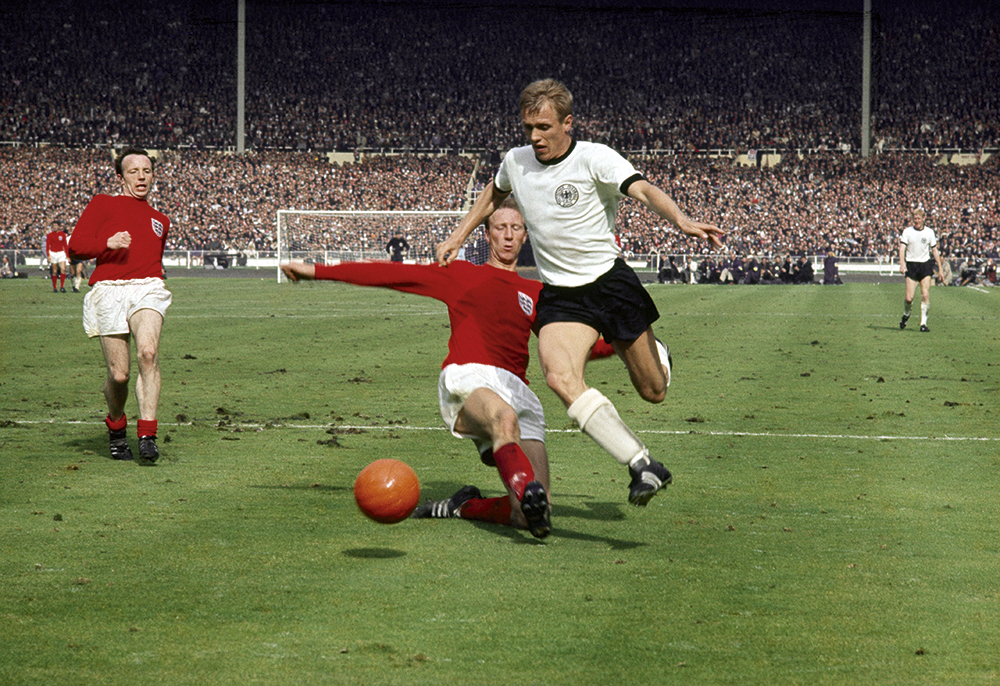 Gerry-Cranham-Jack-Charlton-tackling-Sigfried-Held