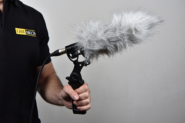 Wind screen The pick-up pattern of a shotgun microphone is like a long tube extending in front of it. Wind screens are made of foam or fake fur