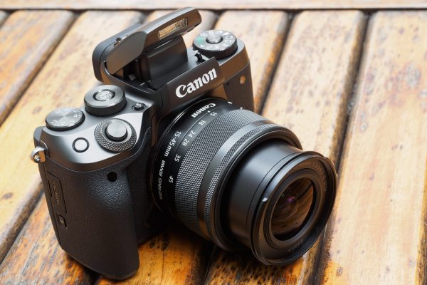 Canon EOS M5 flash