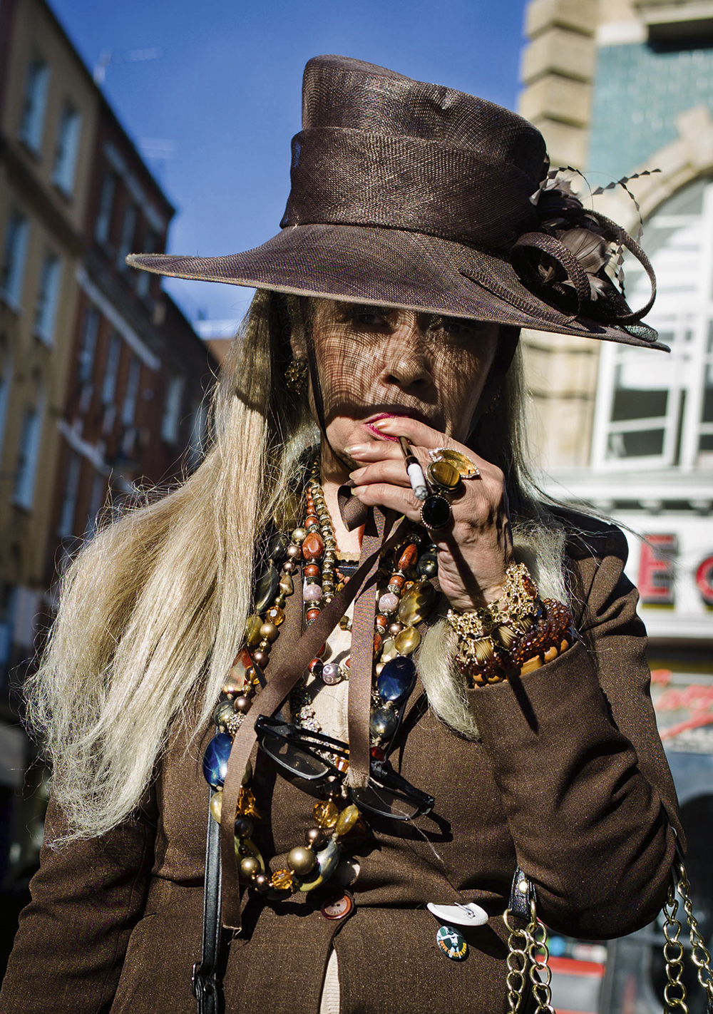 gavin mills lady smoking