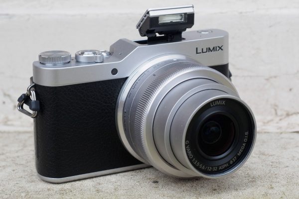 Avec le GX800, Panasonic a continué de simplifier la dénomination de sa caméra