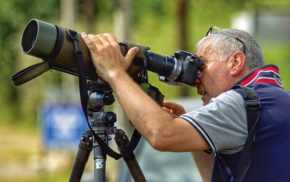 Paul Hackett digiscoping red kites